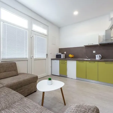 Nika Appartement *